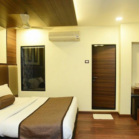The Emerald Daman Luaran gambar