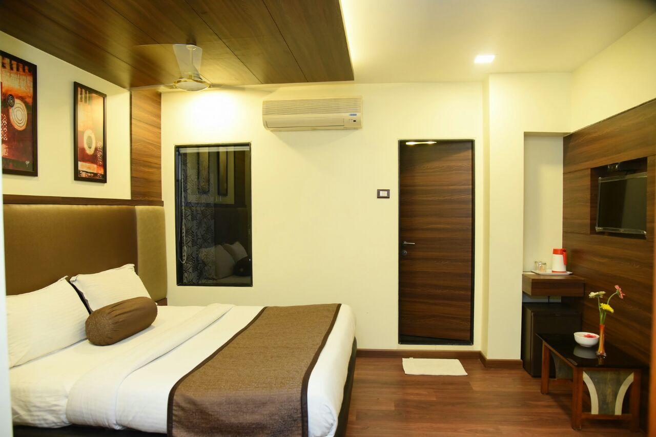 The Emerald Daman Luaran gambar