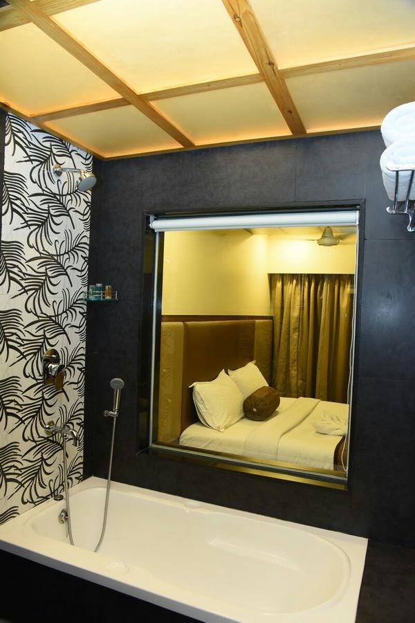 The Emerald Daman Luaran gambar