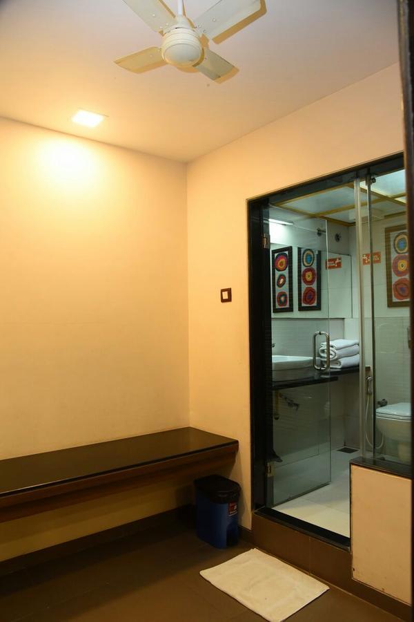 The Emerald Daman Luaran gambar